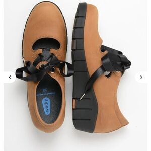NWOT- Wolky Boston Tan Leather Flats with Black laces